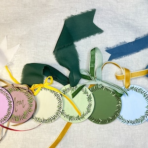 手描きの花柄ギフトタグ