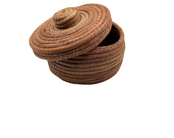 Hand Made Sweetgrass Basket with Lid Round | Charleston Low-Country Sweetgrass Woven Basket