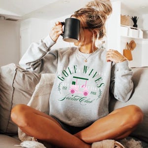 Bluza z kapturem Golf Wives Social Club dla kobiet, damska koszula golfowa, dziewczęca koszulka golfowa z grafiką Bow, modna koszula Preppy Golf Wife Pink Golf Cart