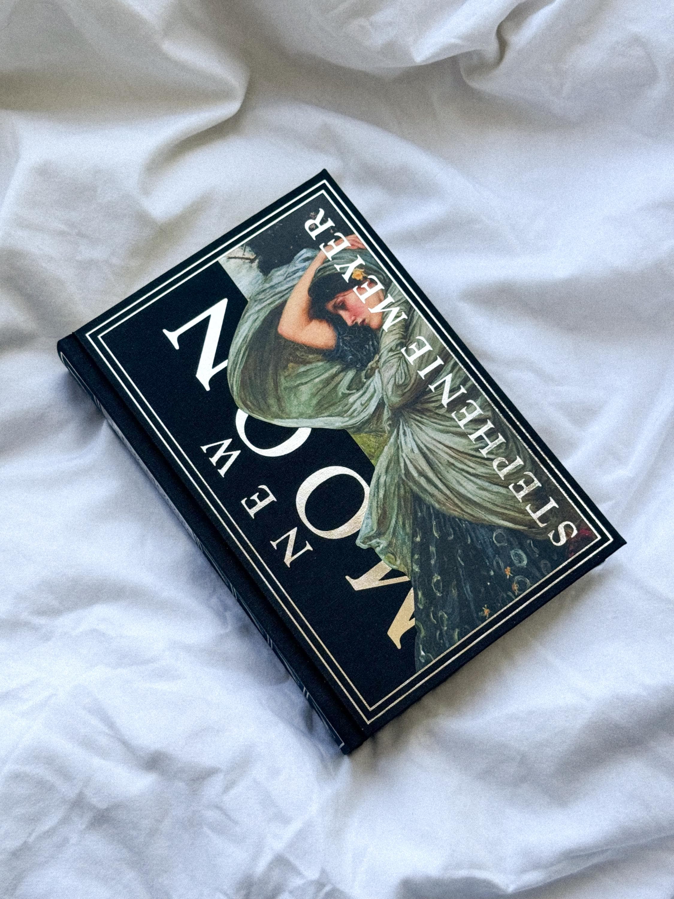 New Moon by Stephenie Meyer // Twilight Saga // Rebind // Handmade Edition  - Etsy Israel, image size:2250x3000