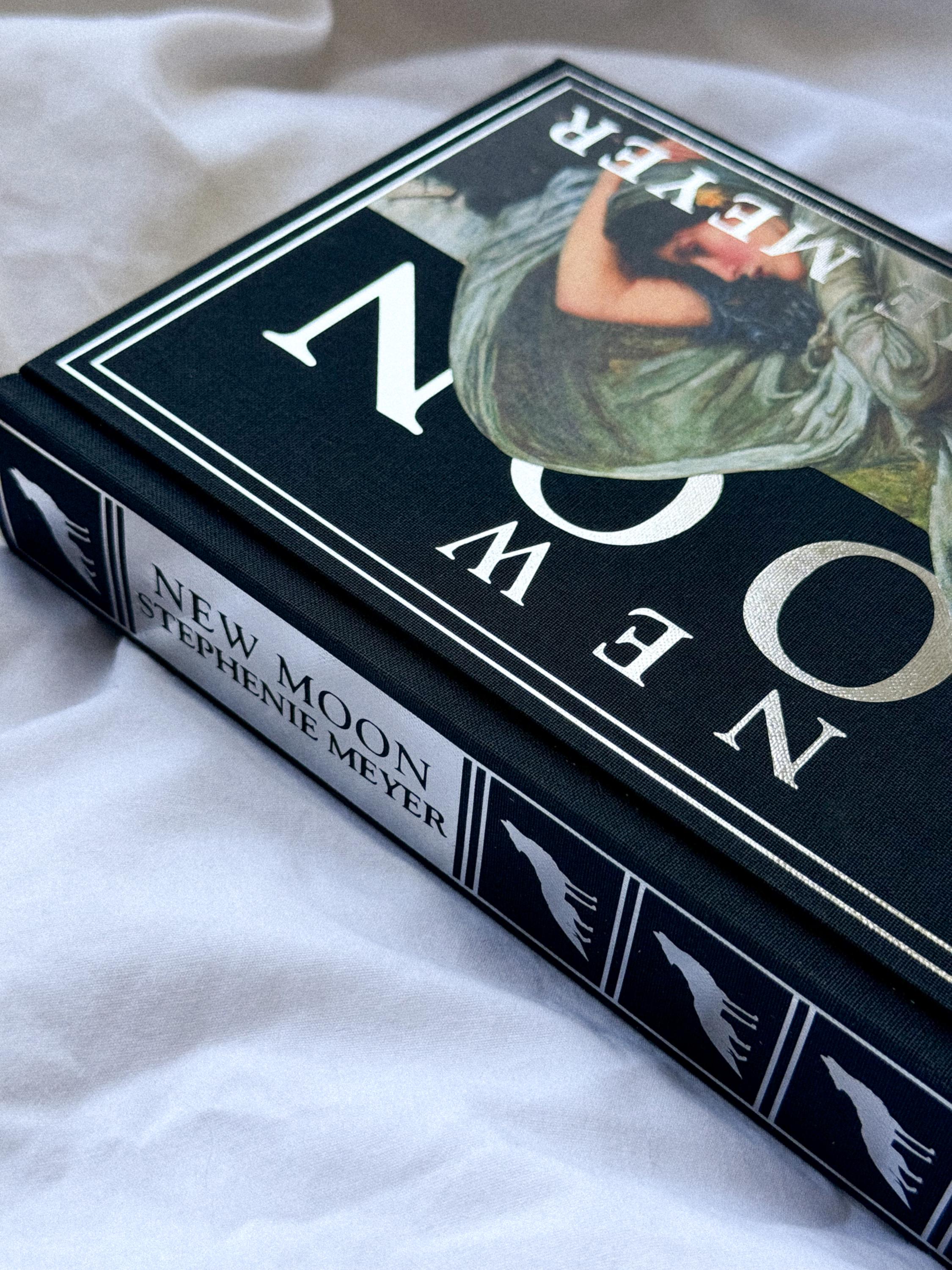 New Moon by Stephenie Meyer // Twilight Saga // Rebind // Handmade Edition  - Etsy Israel, image size:2250x3000