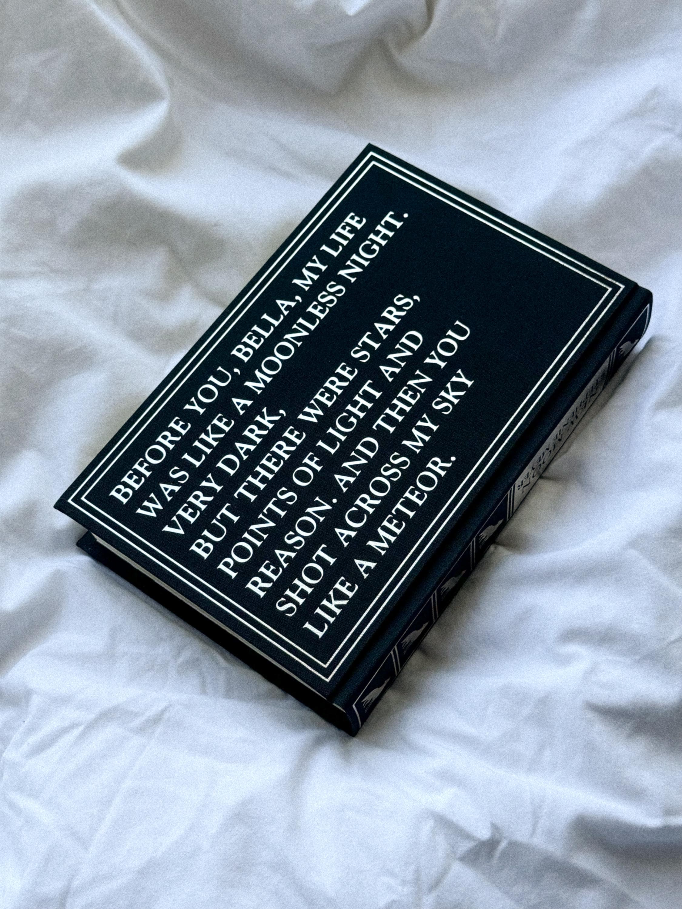 New Moon by Stephenie Meyer // Twilight Saga // Rebind // Handmade Edition  - Etsy Israel, image size:2250x3000