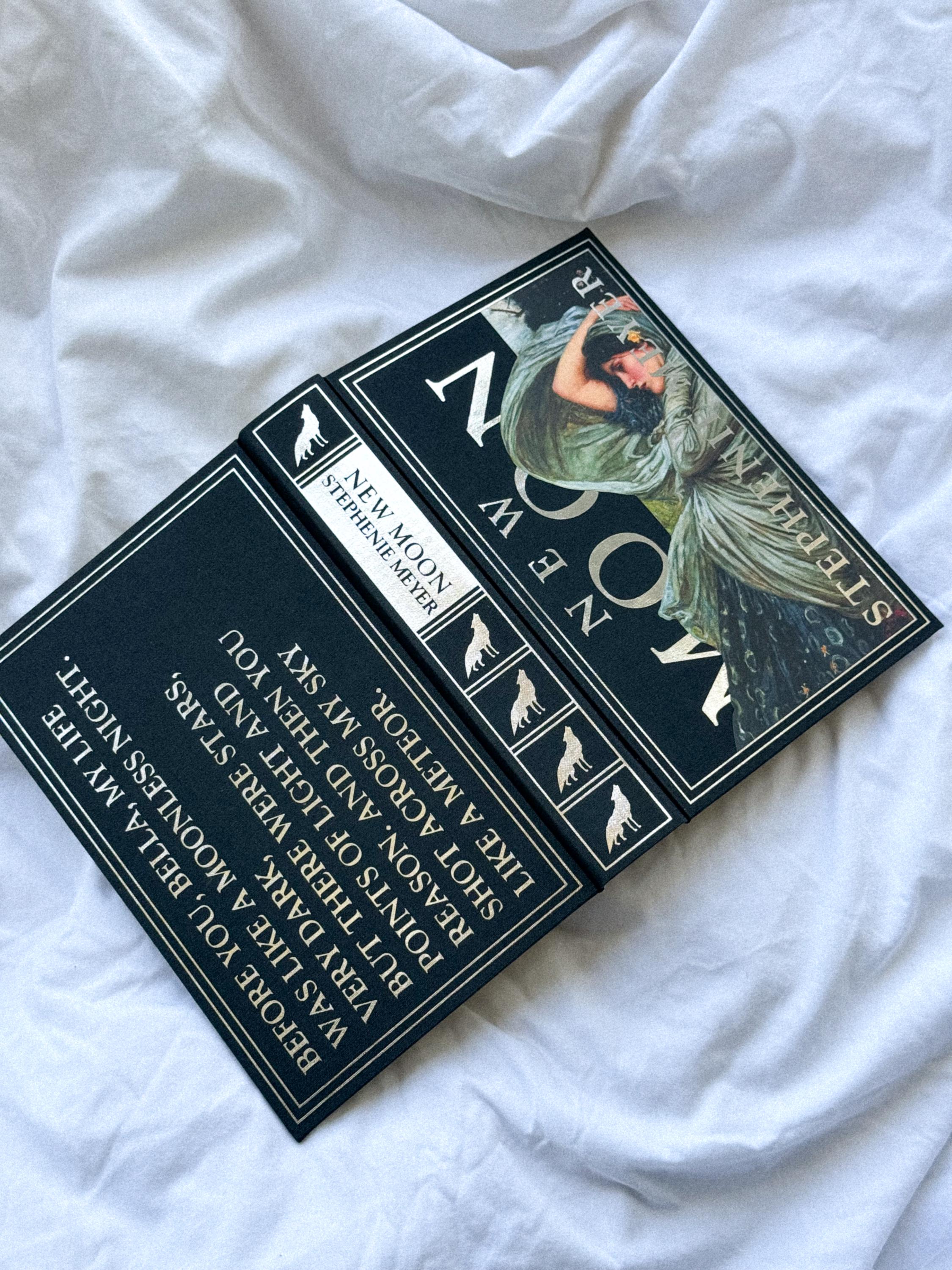 New Moon by Stephenie Meyer // Twilight Saga // Rebind // Handmade Edition  - Etsy Israel, image size:2250x3000