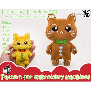 Op de afbeelding: Een digitaal borduurpatroon voor een knuffelkat van gingerbread. Het patroon is verkrijgbaar in verschillende maten, waaronder 4x4, 5x7, 5,5x8, 6x10, 7x12, 8x11 en 8x14 inch. Het patroon bevat de volgende bestandsformaten: .pes, .dst, .exp, .hus, jef, .vip en .xxx.