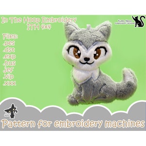 Puede incluir: Un lobo bordado en gris y blanco con ojos grandes y una expresión linda. El diseño de bordado es para bordado en el aro y está disponible en múltiples formatos de archivo, incluyendo PES, DST, EXP, HUS, JEF, VIP y XXX. El diseño es para aros de bordado de 4x4 pulgadas.
