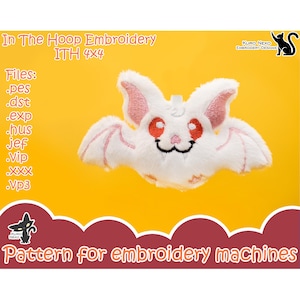 Puede incluir: Un murciélago de peluche blanco con alas rosas y ojos rojos. El murciélago es un diseño de bordado en el aro de 4x4 pulgadas. El diseño está disponible en múltiples formatos de archivo, incluidos PES, DST, EXP, HUS, JEF, VIP, XXX y VP3.