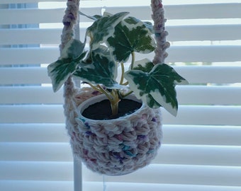 Decorative crochet plant pot hanger