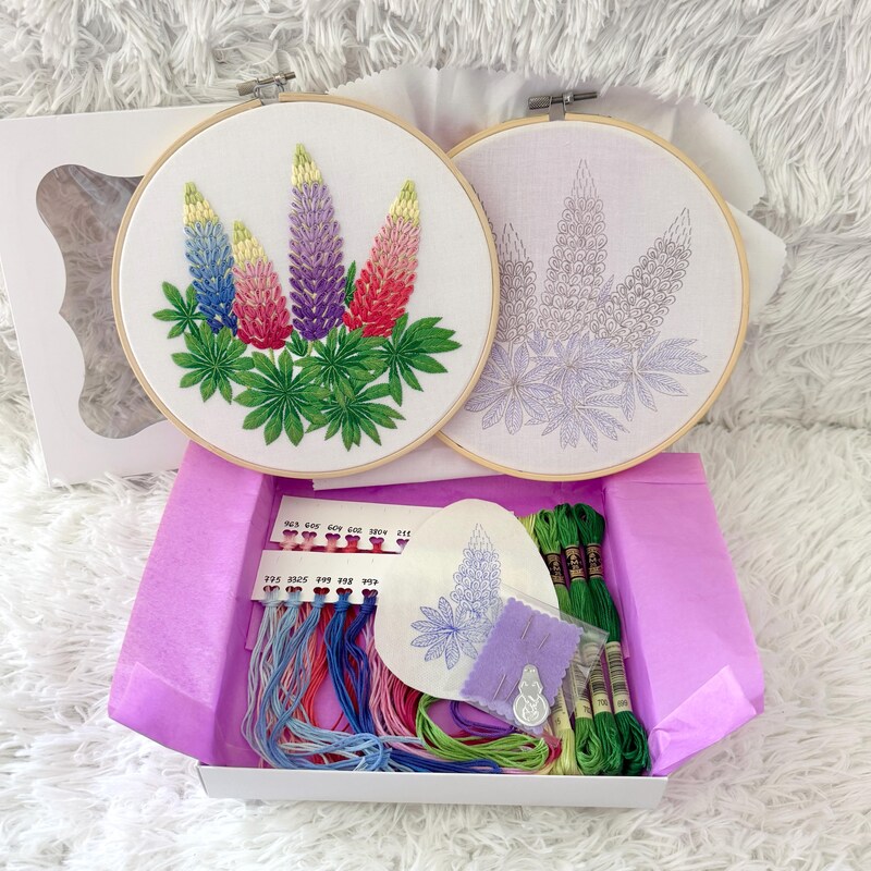 Kit De Broderie Crewel "Queen Bee" (Reine Des Abeilles) - DIY Avec Fleurs, Cadre Inclus - Neuf