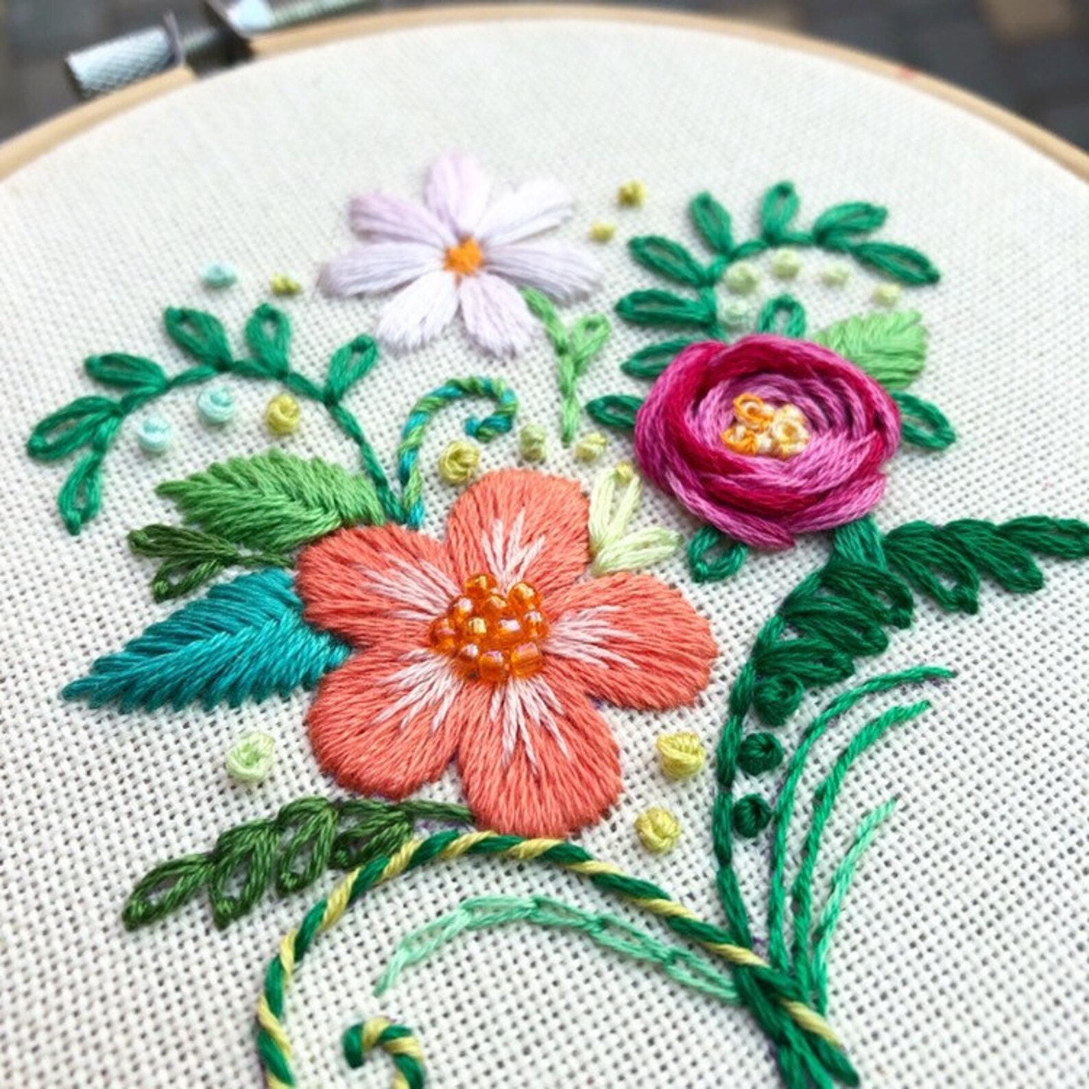 UND FLOWER RAISED EMBROIDERY TOPグリーン UND FLOWER RAISED EMBROIDERY TOPグリーン UND FLOWER RAISED
