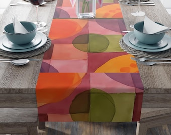 Tovaglia geometrica colorata, decorazione moderna e astratta per la sala da pranzo.