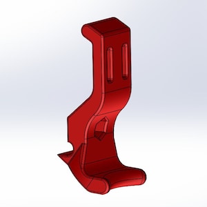 以下が含まれることがあります： 湾曲した形状と2つの長方形の穴を持つ赤いプラスチック製のフック。フックは壁や他の表面に取り付けるように設計されています。