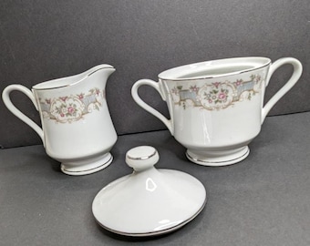 Fint porslin, japanskt roquefort-grädde, sockerset, silverfärgad blommönster