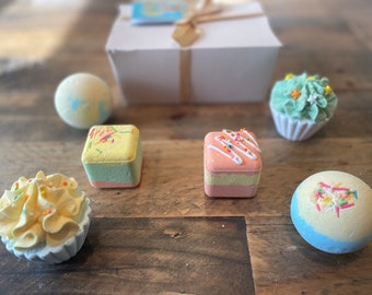 Bath Bombs Cupcake Fizzers Gift Set - Handmade and Organic 6 Pcs Bath Bombs with Natural Ingredients