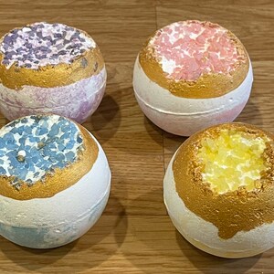 Bath Bombs Fizzers Geode Gift Set - Handmade and Organic 4 Pcs Bath Bombs with Natural Ingredients