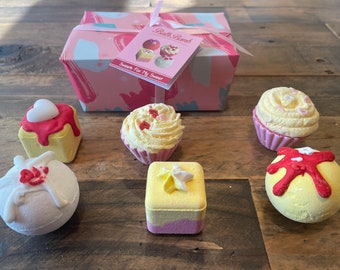 Bath Bombs Cupcake Fizzers Gift Set - Handmade and Organic 6 Pcs Bath Bombs with Natural Ingredients