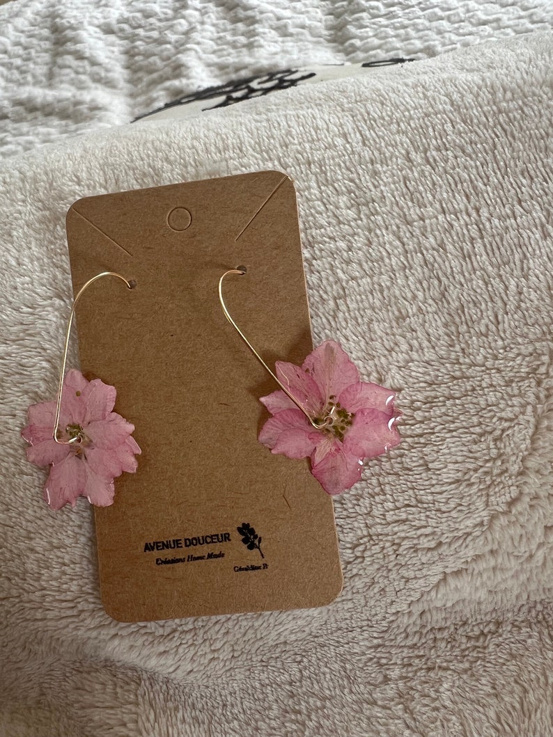 Dried flower earrings under resin image 3