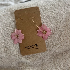 Dried flower earrings under resin image 1
