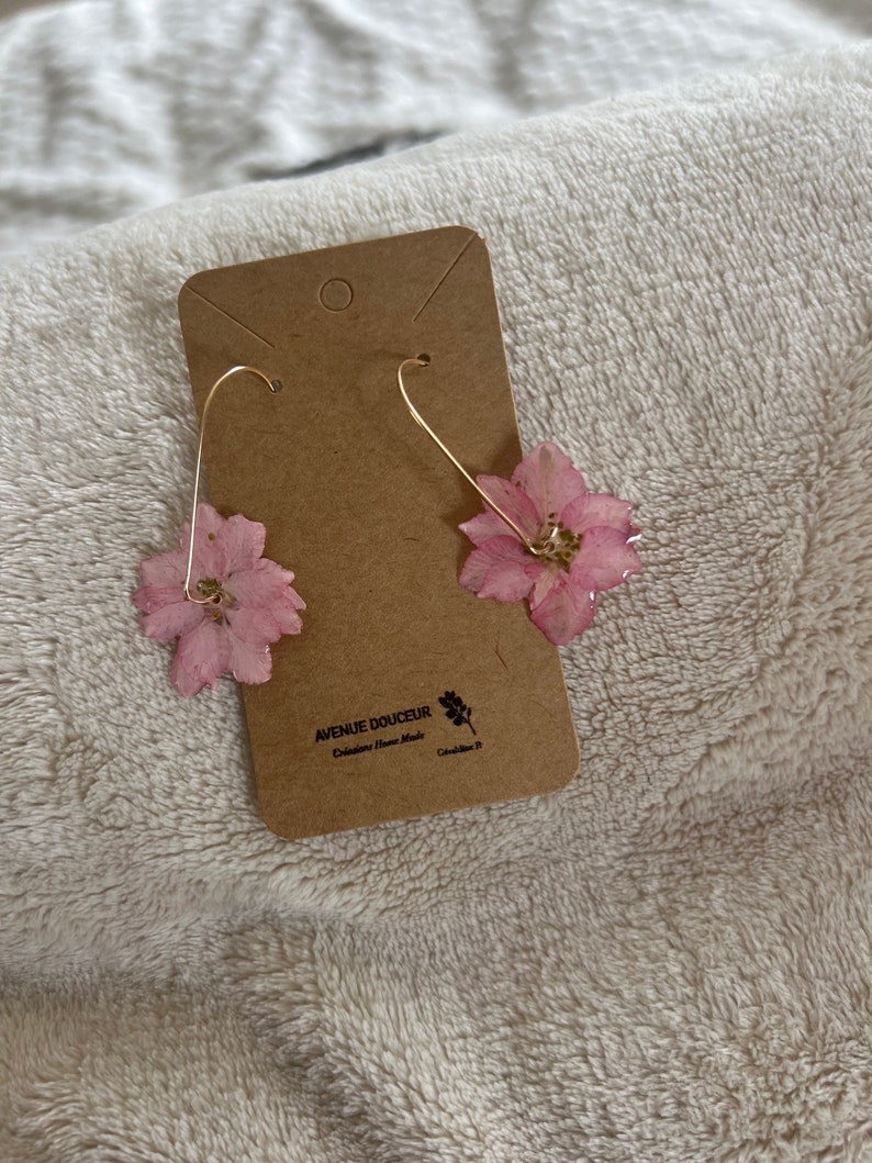 Dried flower earrings under resin image 1