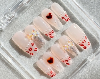 Uñas postizas Parisian Kiss: diseño de beso de perla hecho a mano, reutilizable