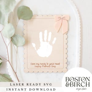 Empreinte de main SVG Fête des Mères | ovale festonnée | Fichier découpé au laser | Cadeau fait main pour maman | Cadeau souvenir DIY | Plaque empreinte de main pour enfants |