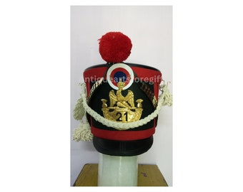 Handgemaakte Napoleontische Shako-helm met rode pompom: replica van het Franse grenadierregiment