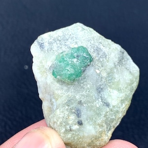 Natural Raw Emerald Crystal on Matrix (Mineral Specimen) 130 Carat from Pakistan