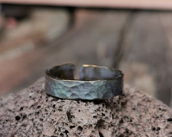 Handgemachte Titan Ring. Gehämmert Ring. Titan Schmuck. Statement Ring. Geschenke für Sie/Ihn. Geschenke zum Jubiläum. Unikat Ring.