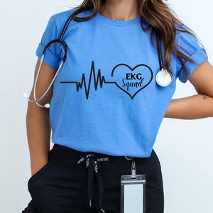 Koszulka EKG Squad-Heartbeat Nurse, prezent dla pielęgniarki kardiologicznej, koszulka dla pielęgniarki telemetrycznej, koszulka dla pielęgniarki kardiologicznej, koszulka EKG, EKG, elektrokardiograf