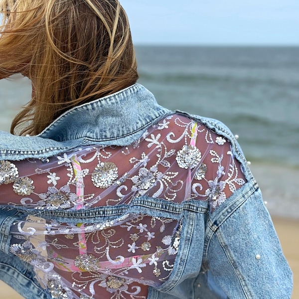 Chaqueta de malla con perlas y adornos de lentejuelas estilo bohemio