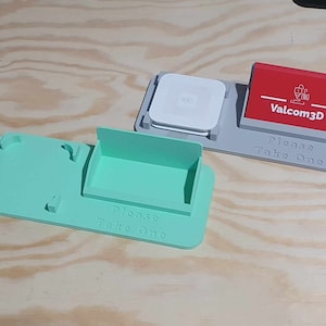 3D Gedruckter quadratischer Kartenleser & Visitenkartenhalter für die erste und zweite Generation mit 'BITTE TAKE ONE' Prägung
