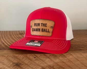 Gorra RTDB, gorra con parche de cuero Run The Damn Ball, gorra de camionero Richardson 112, regalo para amantes del fútbol, regalo para él, gorra de fútbol, gorra snapback RTDB