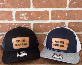 Gorra RTDB, gorra con parche de cuero Run The Damn Ball, regalo para entrenador de fútbol, regalo para amantes del fútbol, regalo para él, gorra de fútbol, gorra RTDB Snapback, entrenador