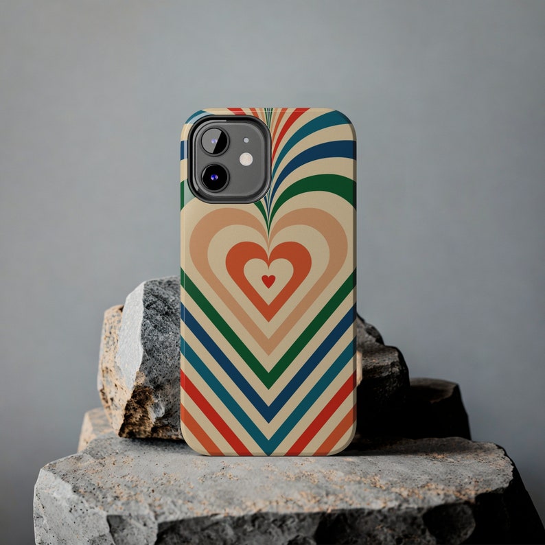 Retro Heart Tough Phone Case: Colorful Pattern iPhone Cover 画像 1
