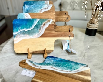 Cutting Board With Resin Ocean Waves, Personalized for Beach Lovers, Cheese Lover / Serving, Charcuterie Board / Coastal Home Decor Gift