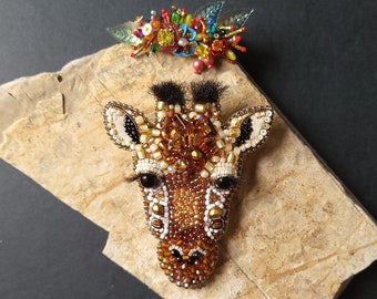 Handmade Giraffe beaded Brooch pin, safari African animal jewelry lover birthday gift, spring summer fun jewelry, safari animal brooch gift