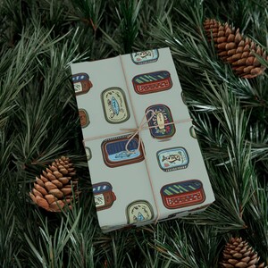 Carta da regalo vintage a forma di scatola di sardine, carta da regalo unica per compleanni, feste e occasioni speciali immagine 3