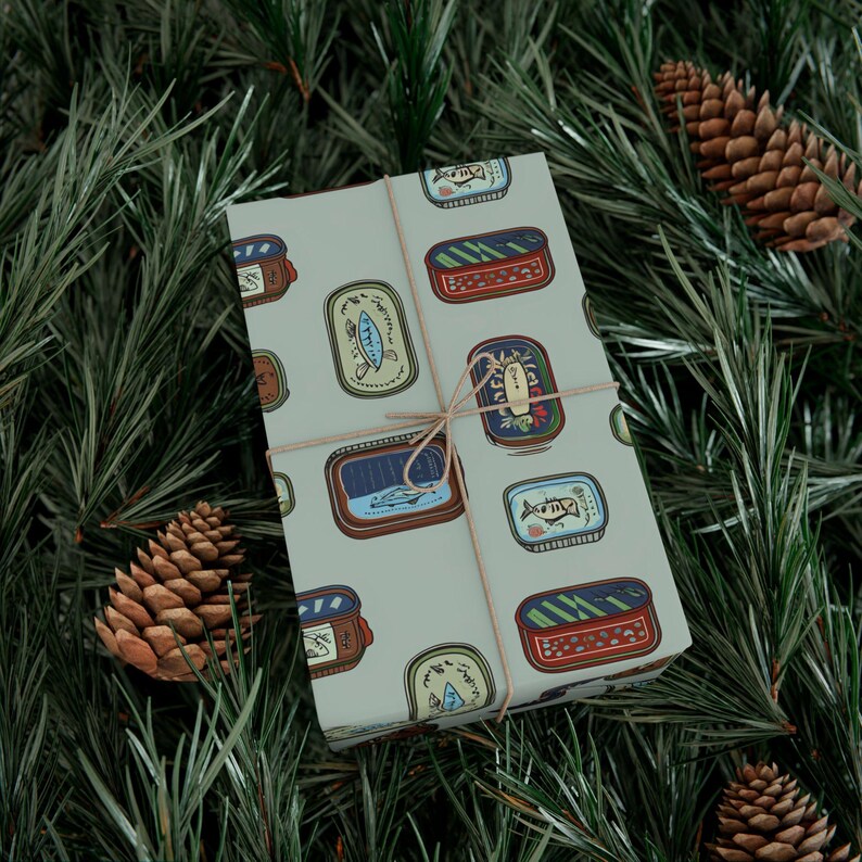 Carta da regalo vintage a forma di scatola di sardine, carta da regalo unica per compleanni, feste e occasioni speciali immagine 3
