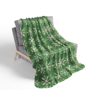 Cozy Snowflake Fleece Sherpa Blanket, Warm Throw for Winter, Perfect Gift for Christmas, Holiday Decor, Soft Winter Blanket