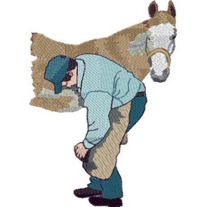 Könnte beinhalten: Ein Mann in einem blauen Hemd und Jeans beschlägt ein braunes und weißes Pferd. Das Pferd steht mit dem Kopf zur Seite gedreht.