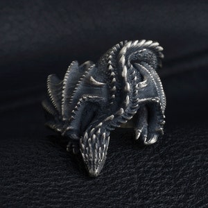 Handgemaakte mannenring gevleugelde draak, handgemaakte zilveren ring, herenring, unieke ring voor man, zilveren zegelring, verstelbare ring voor mannen, ring voor papa