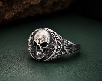 Memento Mori Skull Ring for Men- 925k Sterling Silver