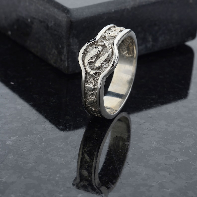 Handmade Silver Koi Fish Ring: Japanese Wave Band bild 5