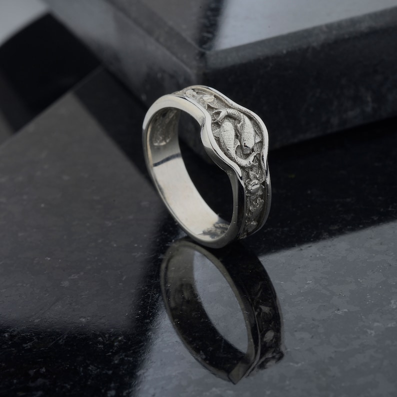 Handmade Silver Koi Fish Ring: Japanese Wave Band bild 4