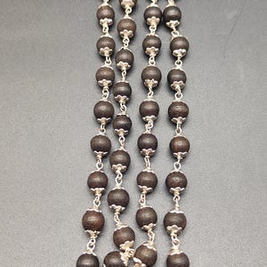 Side-angle shot showing knotting and strong thread craftsmanship