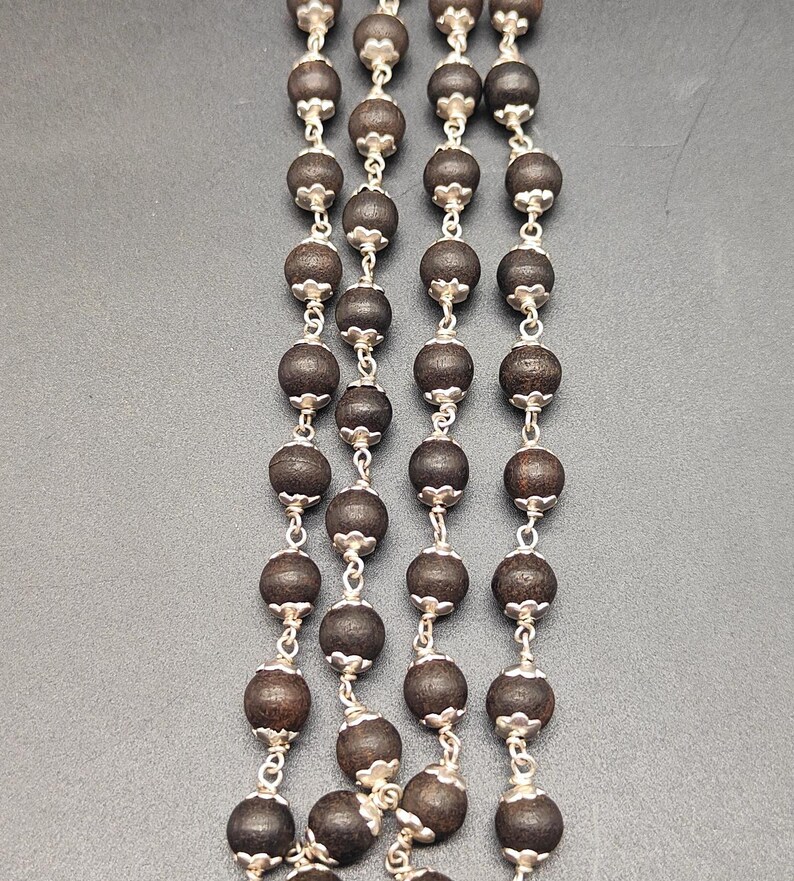 Side-angle shot showing knotting and strong thread craftsmanship
