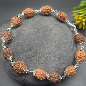 4 Mukhi Java Rudraksha Armband | Naturheilperlen | Vier-Gesichter spiritueller Schmuck für Erinnerung, Fokus, Meditation & positive Energie