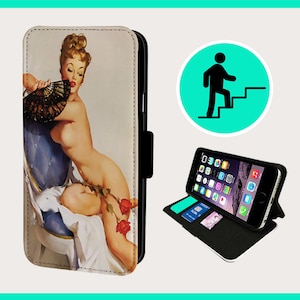 以下が含まれることがあります： ヴィンテージピンナップガールのイラストが描かれた黒い携帯電話ケース。ケースは開いており、画面にアプリのアイコンが表示されたスマートフォンが表示されています。ケースにはカードスロットもあります。階段を上る人の緑色の円も画像にあります。