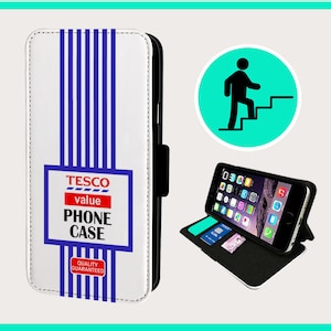 Könnte beinhalten: Eine weiße Handyhülle mit blauen Streifen und dem Text "TESCO value PHONE CASE QUALITY GUARANTEED".