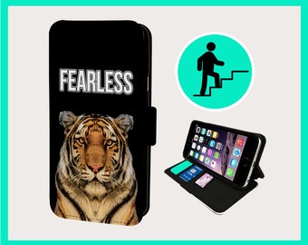 TIGER FEARLESS LIMITLESS – Flip-Handyhülle iPhone/Samsung aus veganem Kunstleder