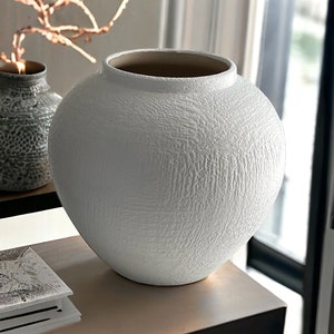 White soft texture vase, handmade vase, ceramic vase, light